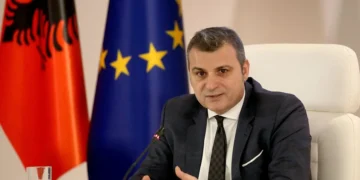 Banka e Shqipërisë përmbyt tregun me cash, paraja jashtë bankave arrin në 5.6 miliardë euro