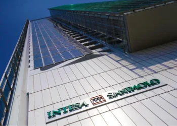 Dështimi i turpshëm i Intesa-s/ Bankës i vodhën 100 milionë euro përmes një mashtrimi ordiner me telefonatë të rreme