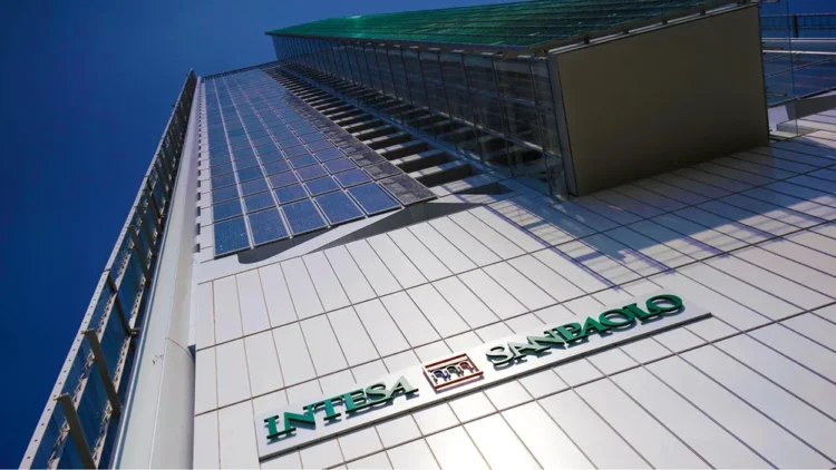 Dështimi i turpshëm i Intesa-s/ Bankës i vodhën 100 milionë euro përmes një mashtrimi ordiner me telefonatë të rreme