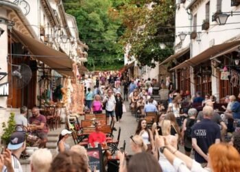 Berati, Gjirokastra dhe Thethi top destinacionet- Pse turistët e huaj po “braktisin” bregdetin në Shqipëri, për malet…