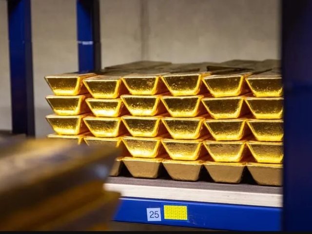 Holanda zhvendos 86 ton ar nga Amerika e Veriut në Londër: Duhet të jemi gati për krizat gjeopolitike