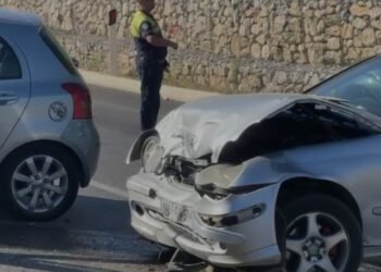 Foto/ Përplasen dy automjete në aksin Pogradec – Korçë, plagosen dy persona!