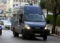Pritë me armë në Greqi, ‘policët’ e rremë bllokojnë eskortën e burgut dhe ndihmojnë arratisjen e shqiptarit!