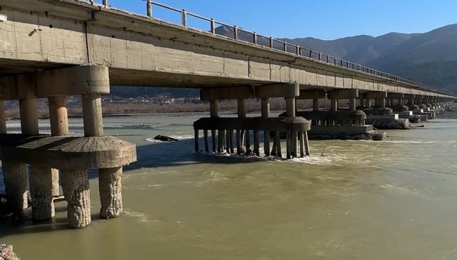 Kufizohet lëvizja në Urën e Matit, ndalohet kalimi i mjeteve mbi 13 tonë