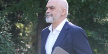 Ik dhe eja, ministrat që as në lagje nuk i njohin