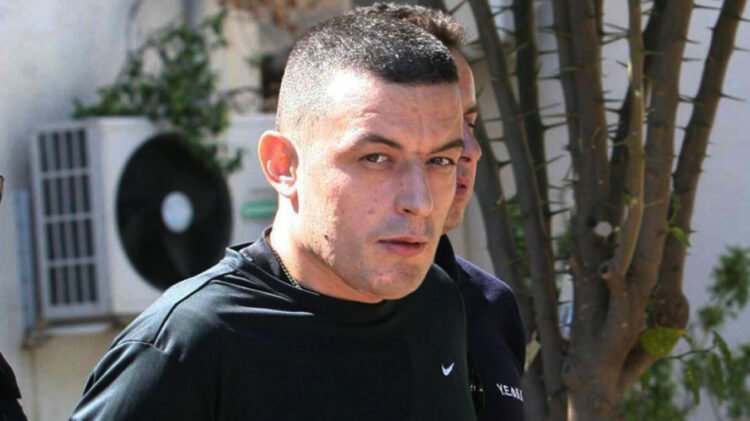 “Ule zërin e muzikës”/ Duhej të paraqitej të hënën në burg, Alket Rizai përfshihet në shkëmbim zjarri dhe…