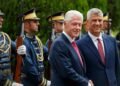 Gazetari zbulon këshillën e Clintonit ndaj Thaçit: Mos bëj marrëveshje me Rusinë!