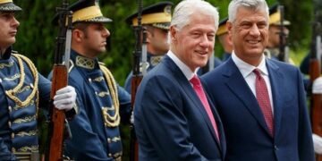 Gazetari zbulon këshillën e Clintonit ndaj Thaçit: Mos bëj marrëveshje me Rusinë!
