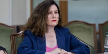 Nga Prishtina në krye të sekreteve të Tiranës/ Kush është Vlora Hyseni, gruaja që Rama e quajti “garanci” dhe sot hetohet për nxjerrje të sekretit shtetëror