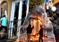 Tre orë përplasje para Ministrisë së Arsimit, studentët vijojnë protestën, policia përdor gaz lotsjellës dhe ujë me presion