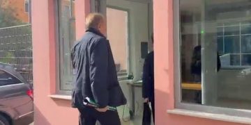 Biznesmeni Behgjet Pacolli paraqitet në SPAK, ja për çfarë do të pyetet!