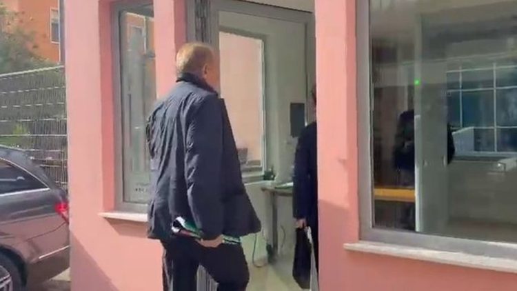 Biznesmeni Behgjet Pacolli paraqitet në SPAK, ja për çfarë do të pyetet!