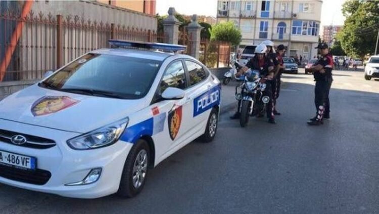 “Pse i shkruan motrës në Instagram”/ Vëllezërit i zënë pritë dhe dhunojnë policin në Krujë, shpallen në kërkim