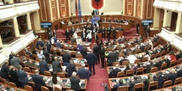Miratohet me 85 vota pro Reforma Territoriale, shkrihen 15 bashki