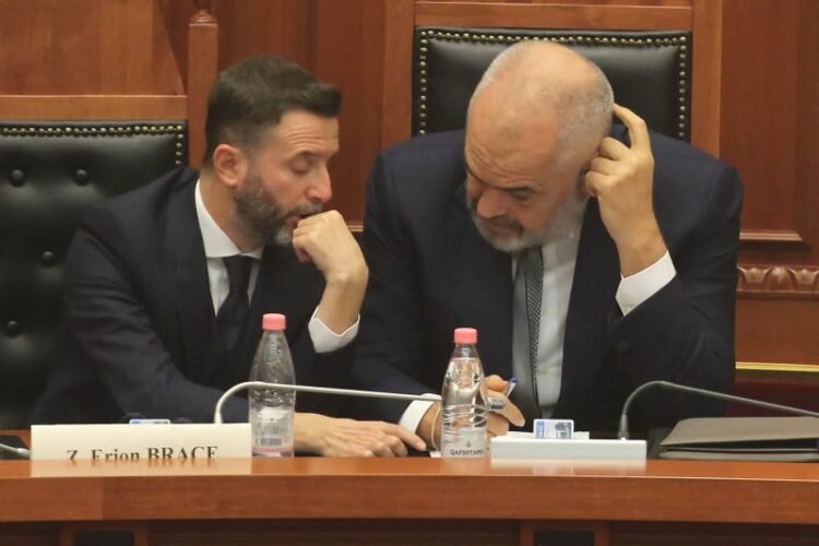 Gjithë ditën KUNDËR, por Braçe tregon si e “bindi” Rama “rrebelin me leje” në fund