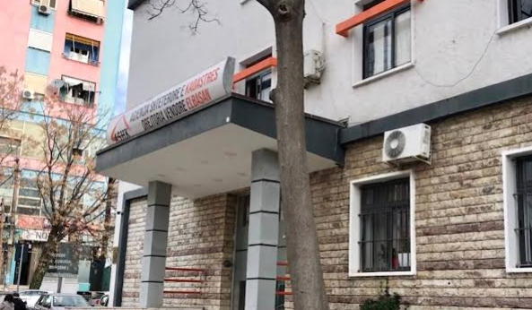 Qëndroi vetëm 3 orë në detyrë/ Everest Kazheli jep dorëheqjen si drejtor i Kadastrës në Elbasan, ja kush emërohet