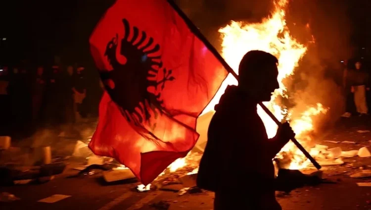 ULTIMATUMI/ Protestuesit-Ramës: Dorëhiqu deri sot në drekë, ose….!