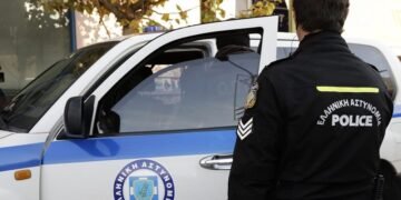 E reja denoncon ish-partnerin shqiptar në Greqi: Më ka dhunuar dhe më kërcënon