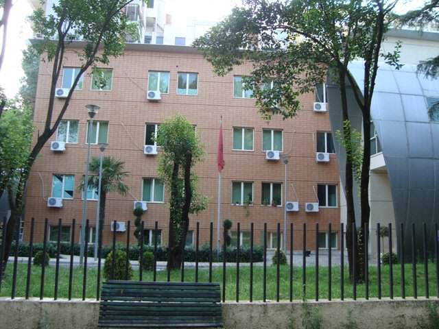Valë ndryshimesh në administratë, dorëheqja e 20 drejtuesve, përfshirë Tatimet, Doganat, QKB