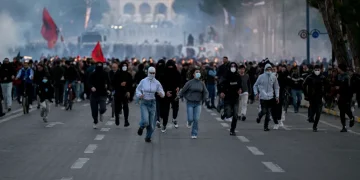 “Nuk duhen fajësuar ‘duart e huaja’ për trazirat”, analisti Gabriel Partosh analizon protestën: Rama duhet të dëgjojë të rinjtë. Opozita nuk bind