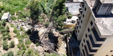 Rrëshqitja e kodrës së Currilave, rrezik për pallatet buzë detit