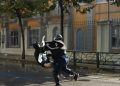U përplas dhunshëm në tokë nga polici gjatë protestës, motra e të riut: Ka fraktura në kafkë dhe shtyllën kurrizore