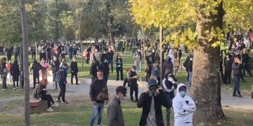 Protestuesit rigrupohen te Parku Rinia, kërkojnë njëzëri dorëheqjen e Ramës