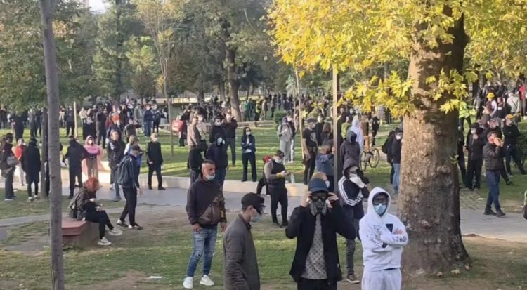 Protestuesit rigrupohen te Parku Rinia, kërkojnë njëzëri dorëheqjen e Ramës