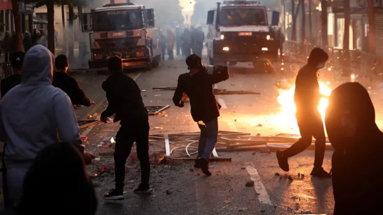 Protesta para Ministrisë së Arsimit, 16 të arrestuar!