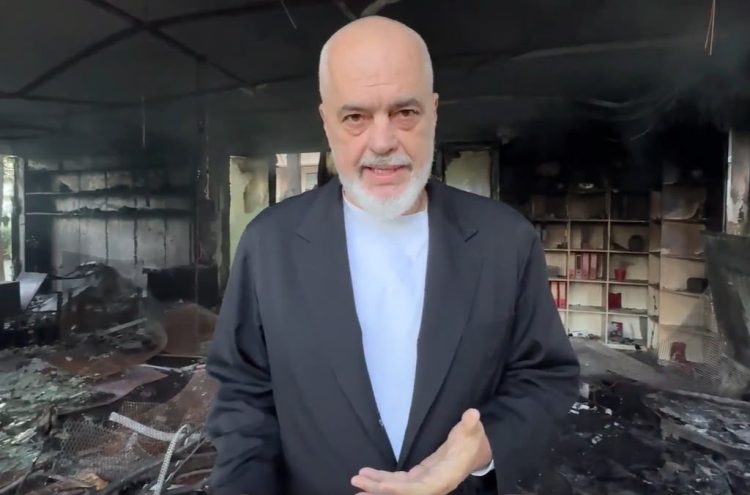 Edi Rama ua ka dorëzuar qytetin dhe pushtetin protestuesve, duke lënë në mëshirë të fatit qytetarët dhe biznesin
