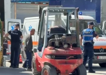 Identifikohet viktima e aksidentit në Vlorë, pronari i magazinës së hidrosanitareve u zu poshtë nga materialet