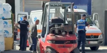 Identifikohet viktima e aksidentit në Vlorë, pronari i magazinës së hidrosanitareve u zu poshtë nga materialet