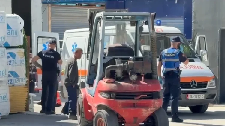 Identifikohet viktima e aksidentit në Vlorë, pronari i magazinës së hidrosanitareve u zu poshtë nga materialet